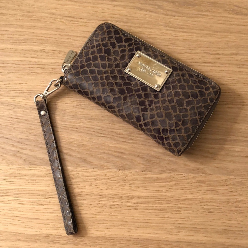 Michael kors wristlet/wallet
